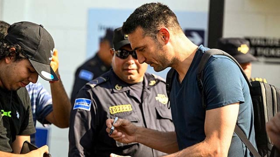 Lionel Scaloni revolucionó El Salvador.