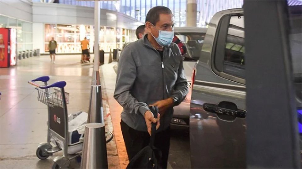 Ramón Díaz llegó a la Argentina tras el accidente fatal de su familia. (Télam)