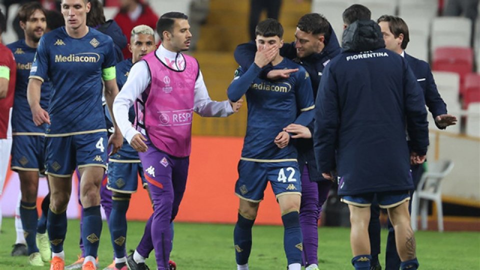 Alessandro Bianco recibió un golpe de un hincha de Sivasspor. Alessandro Bianco recibió un golpe de un hincha de Sivasspor.