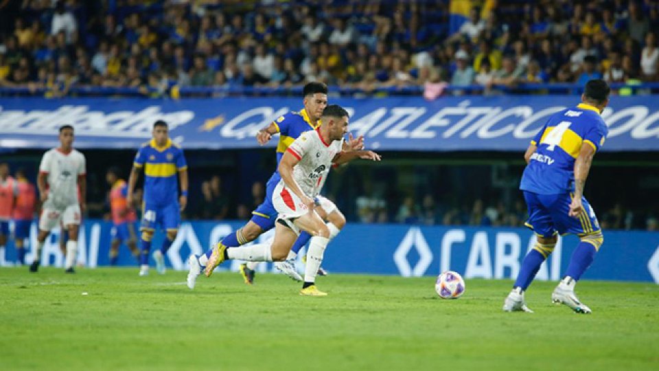 Boca perdió 3-2 con Instituto en la Bombonera y sumó un nuevo traspié.