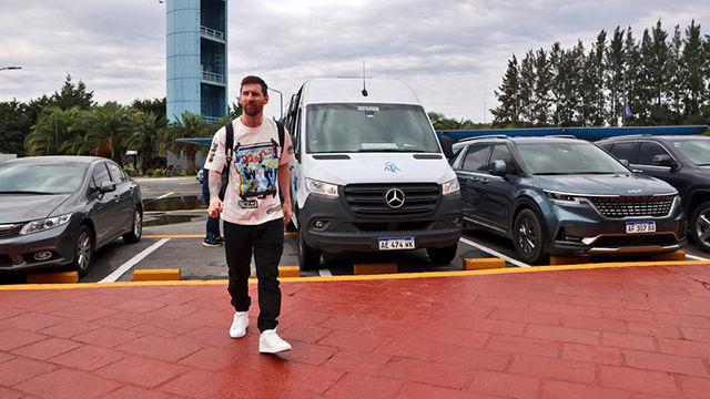 Messi llegó a la Argentina para los amistosos de celebración por la copa.