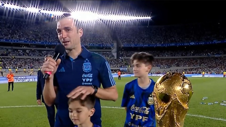 Lionel Scaloni se mostró emocionado en los festejos del título mundial.