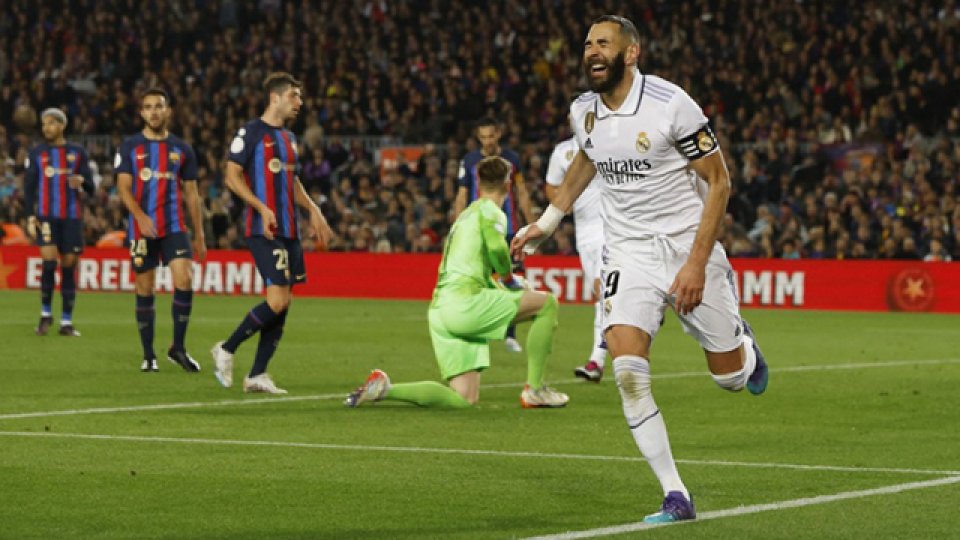 Benzema hizo tres goles en el 4-0 del Madrid al Barça.