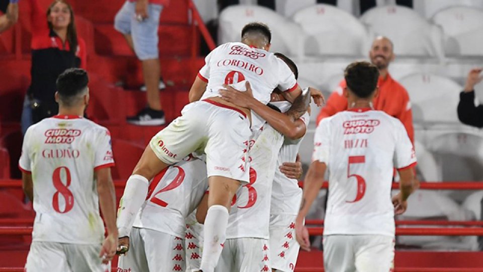 Huracán goleó 4-1 a Guaraní en su primer partido de Sudamericana.