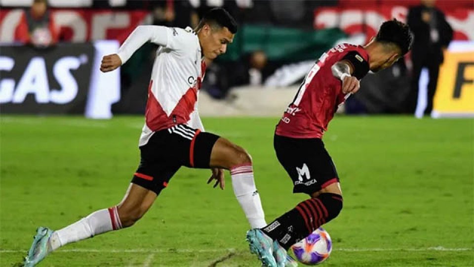 River lo ganó en la última jugada y continúa en lo más alto de la Liga.