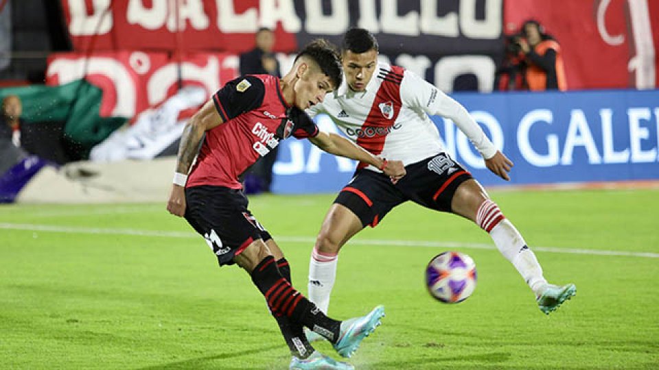 River lo ganó en la última jugada y continúa en lo más alto de la Liga.