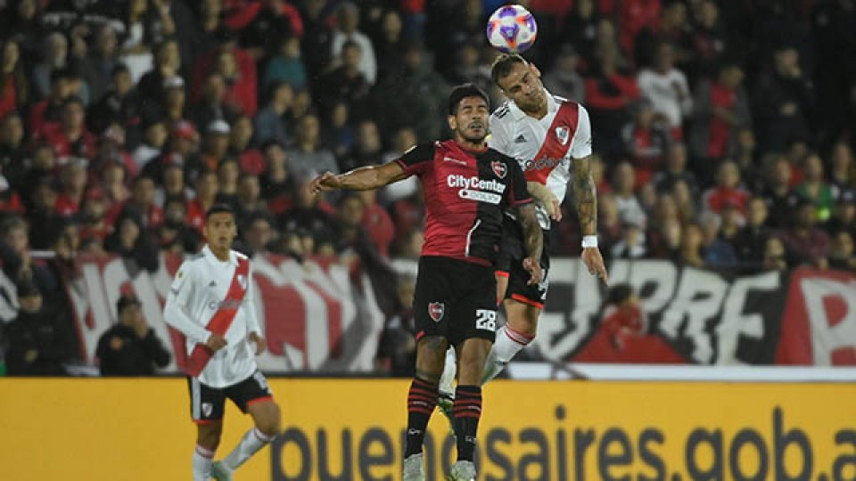 River lo ganó en la última jugada y continúa en lo más alto de la Liga.
