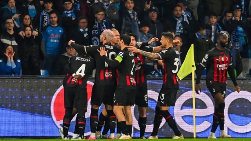 Milan sorprendió a Napoli y pasó a semis de Champions League.