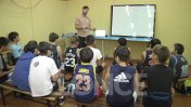 Se realizó una charla de psicología deportiva para jóvenes basquetbolistas del AEC