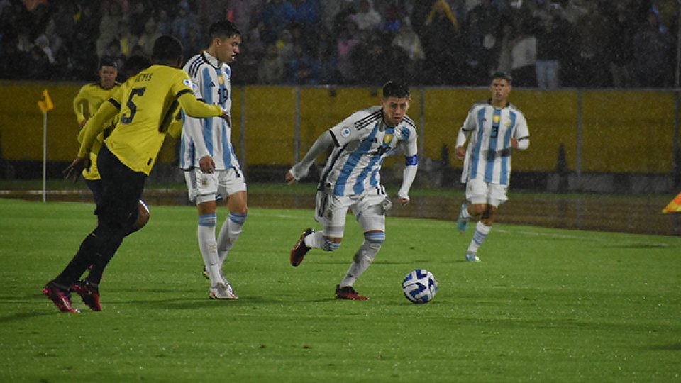 Argentina Sub 17 cayó con Ecuador en el Sudamericano, pero clasificó al Mundial.