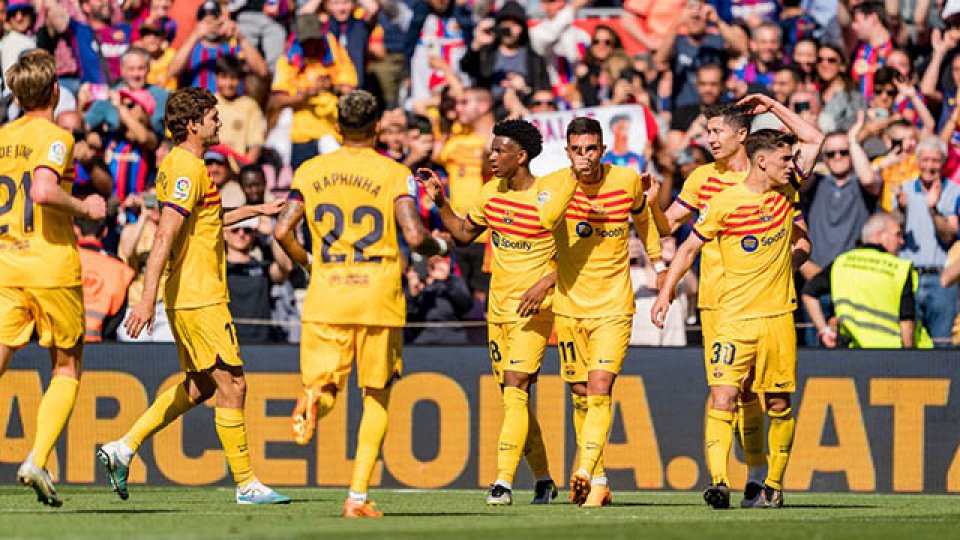 Barcelona venció al Atlético de Simeone y se acerca cada vez más al título.