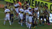 Video: jugadores de Central y Boca se pelearon y hubo golpes en un partido caliente
