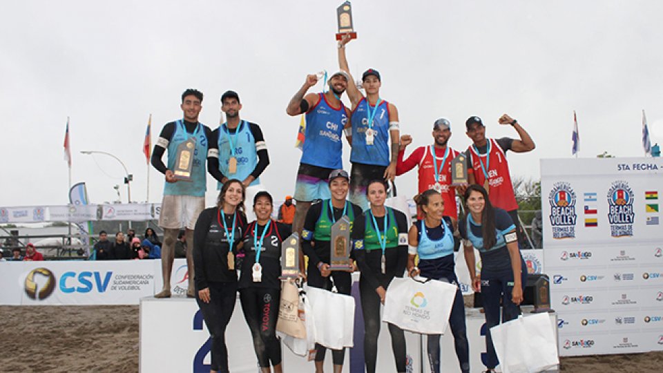 Los entrerrianos Azaad y Gallay se subieron al podio en el Sudamericano de Beach