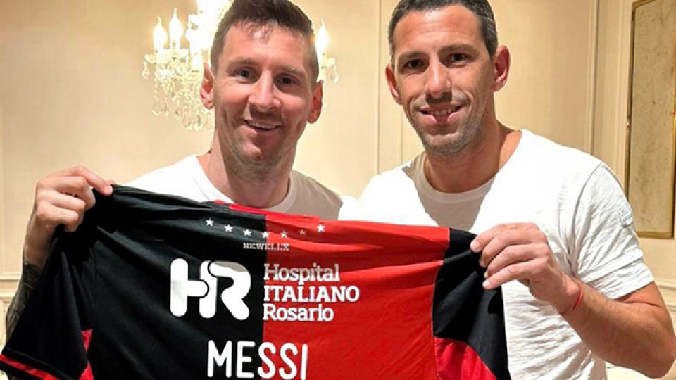 Maxi Rodríguez invitó a Messi a su despedida del fútbol.