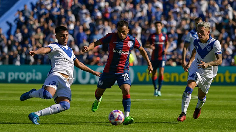 San Lorenzo empató sin goles contra Vélez y quedó a seis puntos de River.