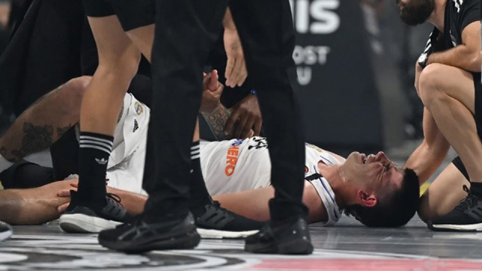 Deck sufrió una lesión de rodilla durante un partido por la Euroliga.