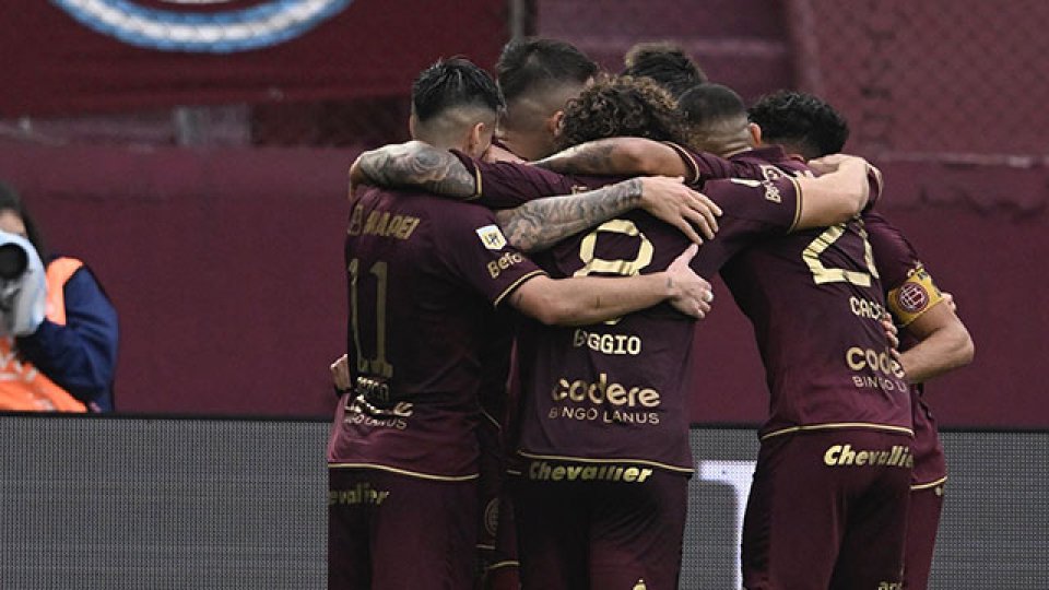 Lanús superó a Huracán y ascendió al 4º puesto de la LPF.