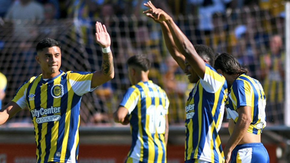 Rosario Central goleó 4-0 a Platense y se mantiene en los primeros puestos.