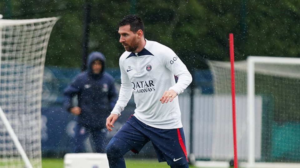 Messi volvió a entrenar a la par del plantel luego de que PSG redujo su sanción.