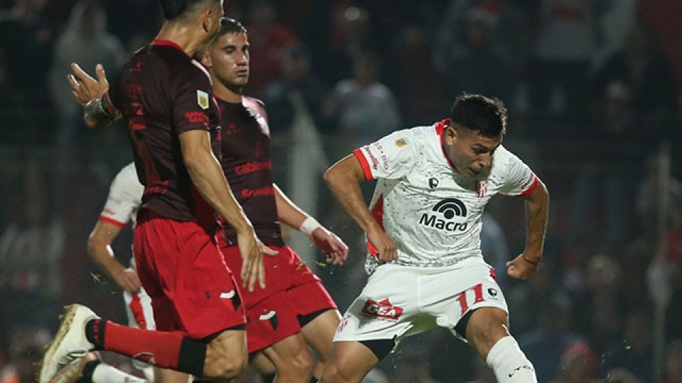 Colón cayó ante Instituto en la última.