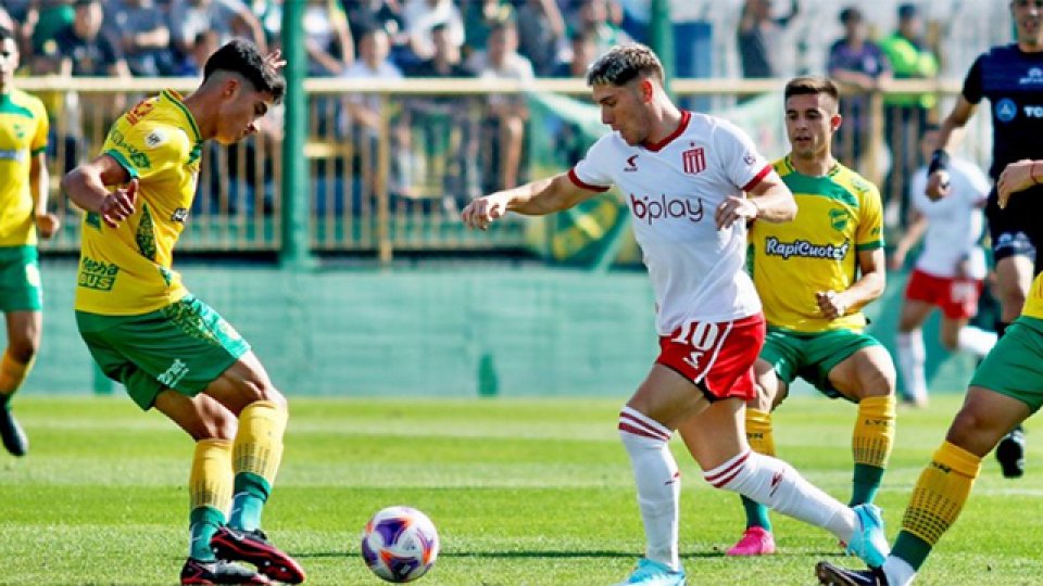 Defensa y Estudiantes empataron en el inicio de la jornada en la Liga.