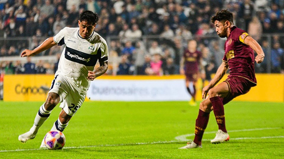 Gimnasia le ganó a Lanús con un gol en el tiempo de descuento.