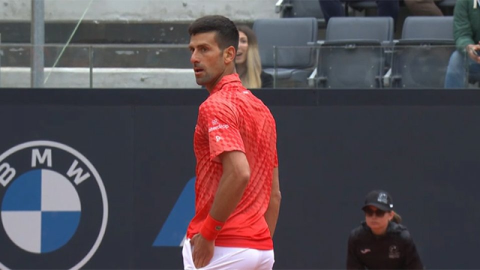 Novak Djokovic mostró su enojo contra un rival en pleno partido en Roma.