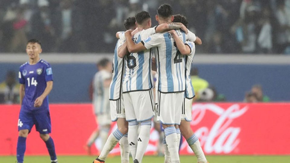 Argentina enfrenta a Guatemala.