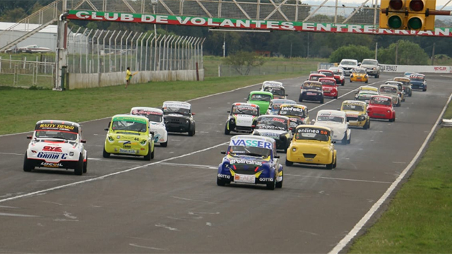 Tres categorías provinciales tuvieron acción en el autódromo de Paraná.
