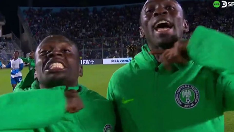 Jugadores de Nigeria U20 hicieron gestos tras ganarle a Argentina.