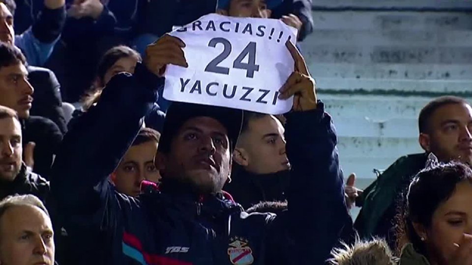 Hinchas de Arsenal homenajearon a Javier Yacuzzi tras su muerte.