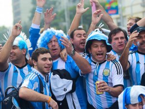 Enorme expectativa: hinchas argentinos coparon el Arena Corinthians de San Pablo