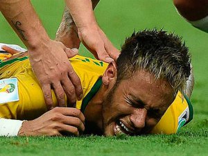 Duro golpe para Brasil: el momento de la lesión de Neymar