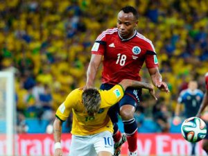 Zuñiga y su golpe a Neymar: 