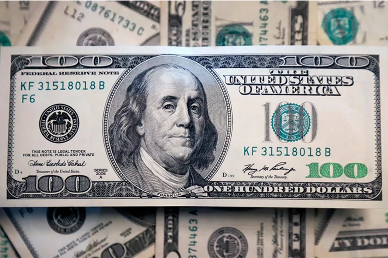 El dólar blue bajó $35 en la semana y cerró el viernes en $1190