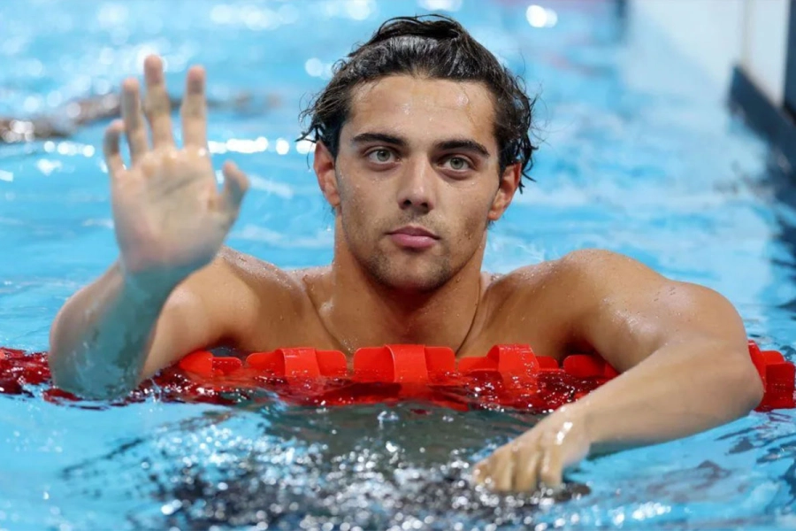 El nadador italiano Thomas Ceccon gan&oacute; la medalla de oro en los 100 metros espalda y tambi&eacute;n gener&oacute; miles de suspiros alrededor del mundo.