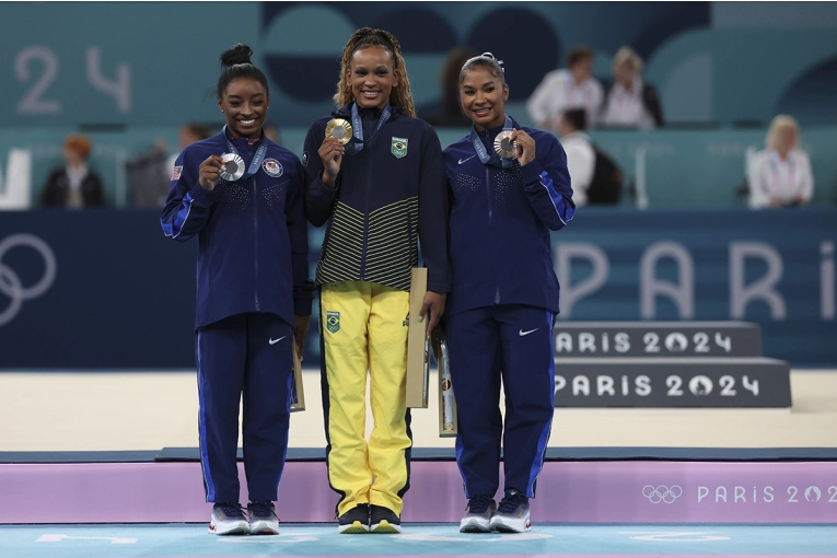 Brasileña superó por primera vez a Simone Biles y ganó un histórico oro olímpico