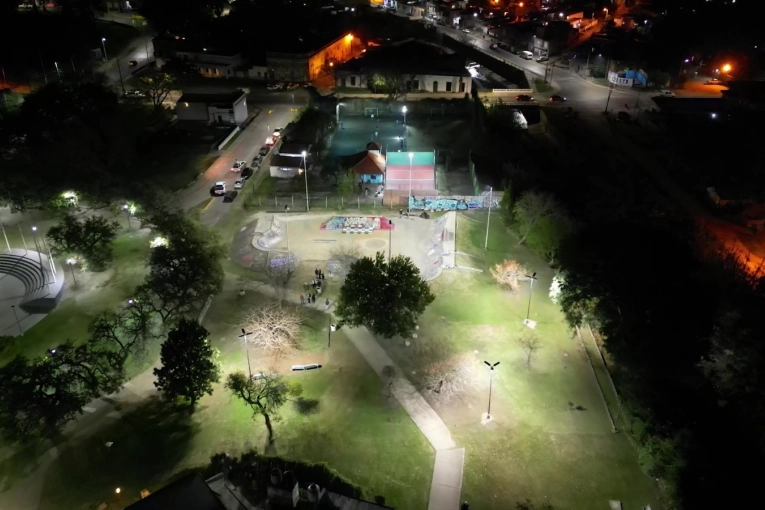 Instalan Nuevas Luminarias Led En Un Sector Del Parque Urquiza | Elonce.Com
