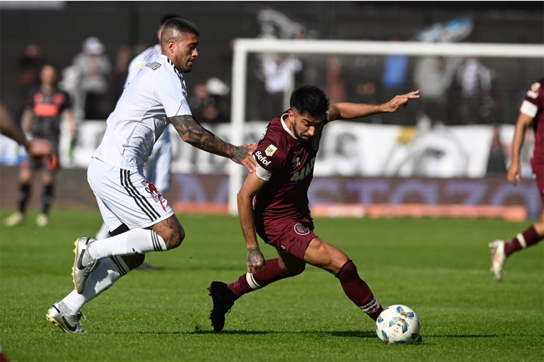 Riestra aprovechó el hombre de más y le ganó a Lanús como local: videos del 3-1