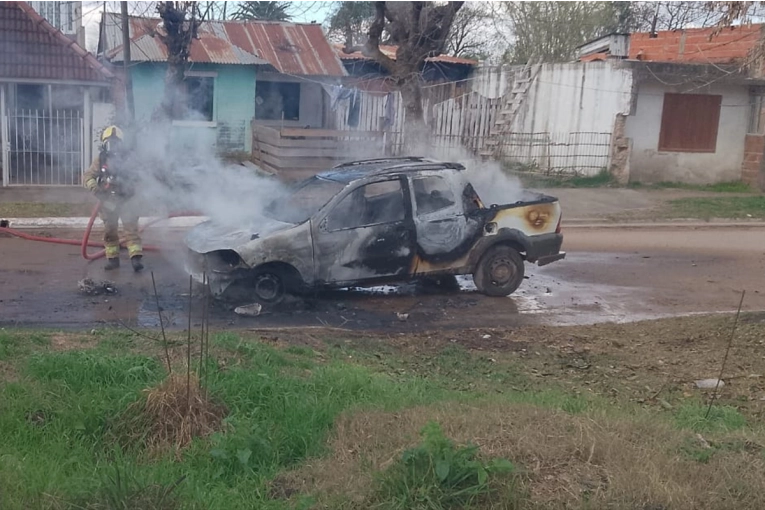Vehículo Se Incendió Mientras Circulaba Por San José | Elonce.Com