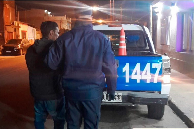 Gozaba de arresto domiciliario y fue detenido tras  irse de su casa por una pelea