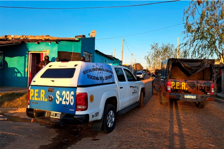 Tras siete allanamientos, secuestraron marihuana, cocaína, armas y detuvieron a cinco personas