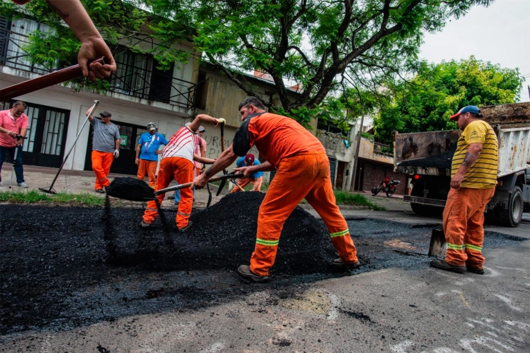 El municipio informó el trabajo de bacheo en calles de Paraná