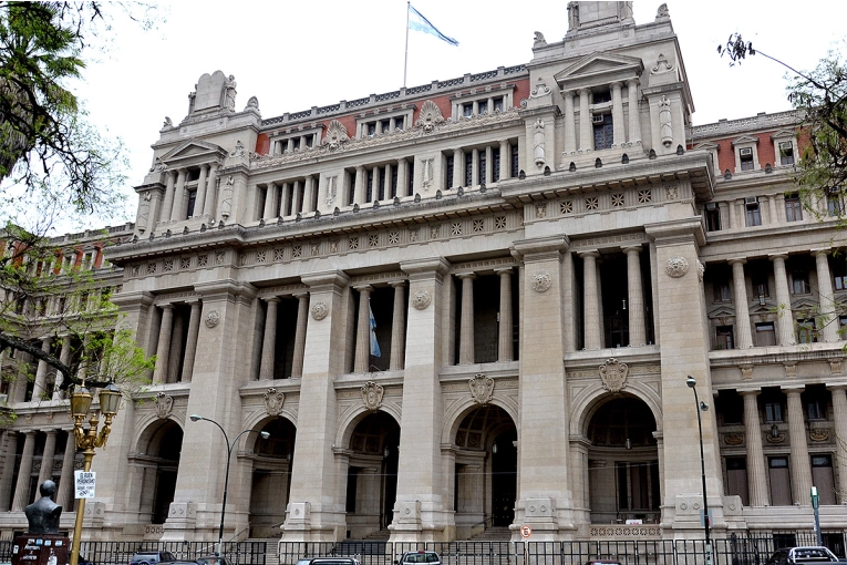 Corte Suprema dejó firme la cautelar que obliga al Gobierno a aplicar la ley de Financiamiento Universitario