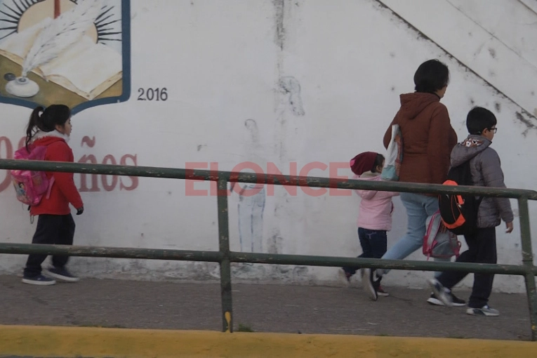 Paro docente: en escuela de Paraná hacen tareas de mantenimiento y limpieza