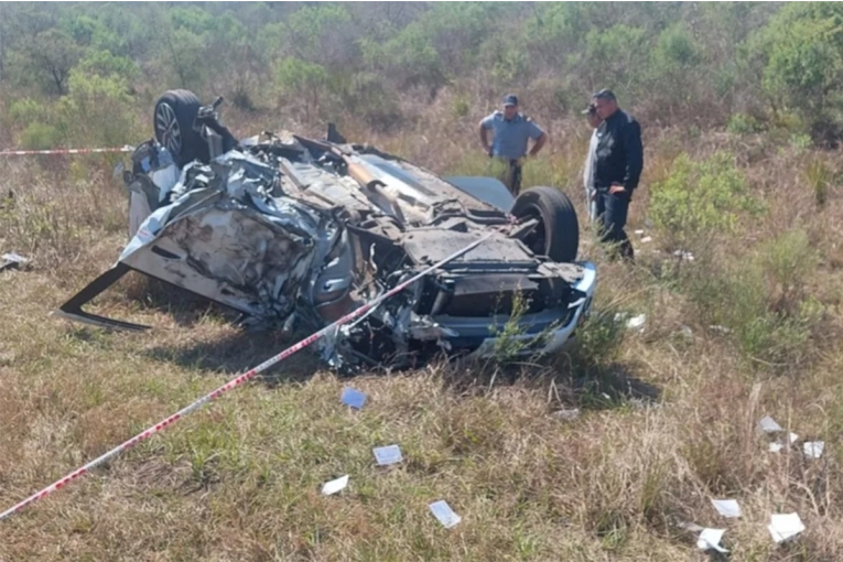 Dos mujeres murieron por choque frontal entre auto y un camión: las identidades