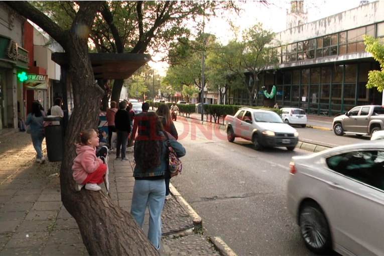 Otra vez paro de colectivos y la “indignación” de los usuarios en Paraná