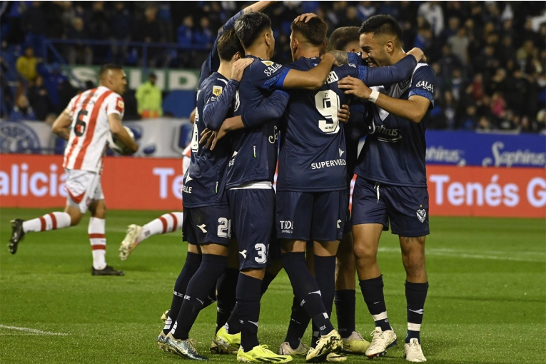 Vélez venció a Instituto y es el nuevo líder de la Liga: video del 1-0