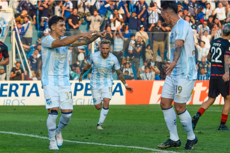 Atlético Tucumán derrotó a Estudiantes y quedó como puntero: video del 2-0