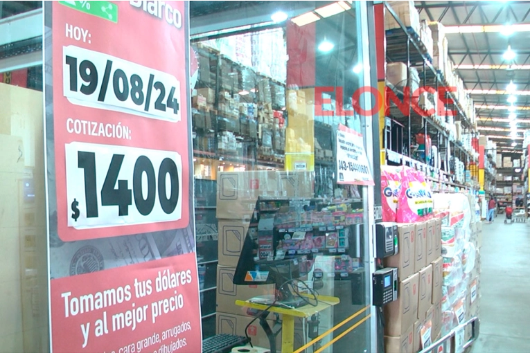 Un supermercado aceptará dólares "cara chica" a un valor más alto que el blue